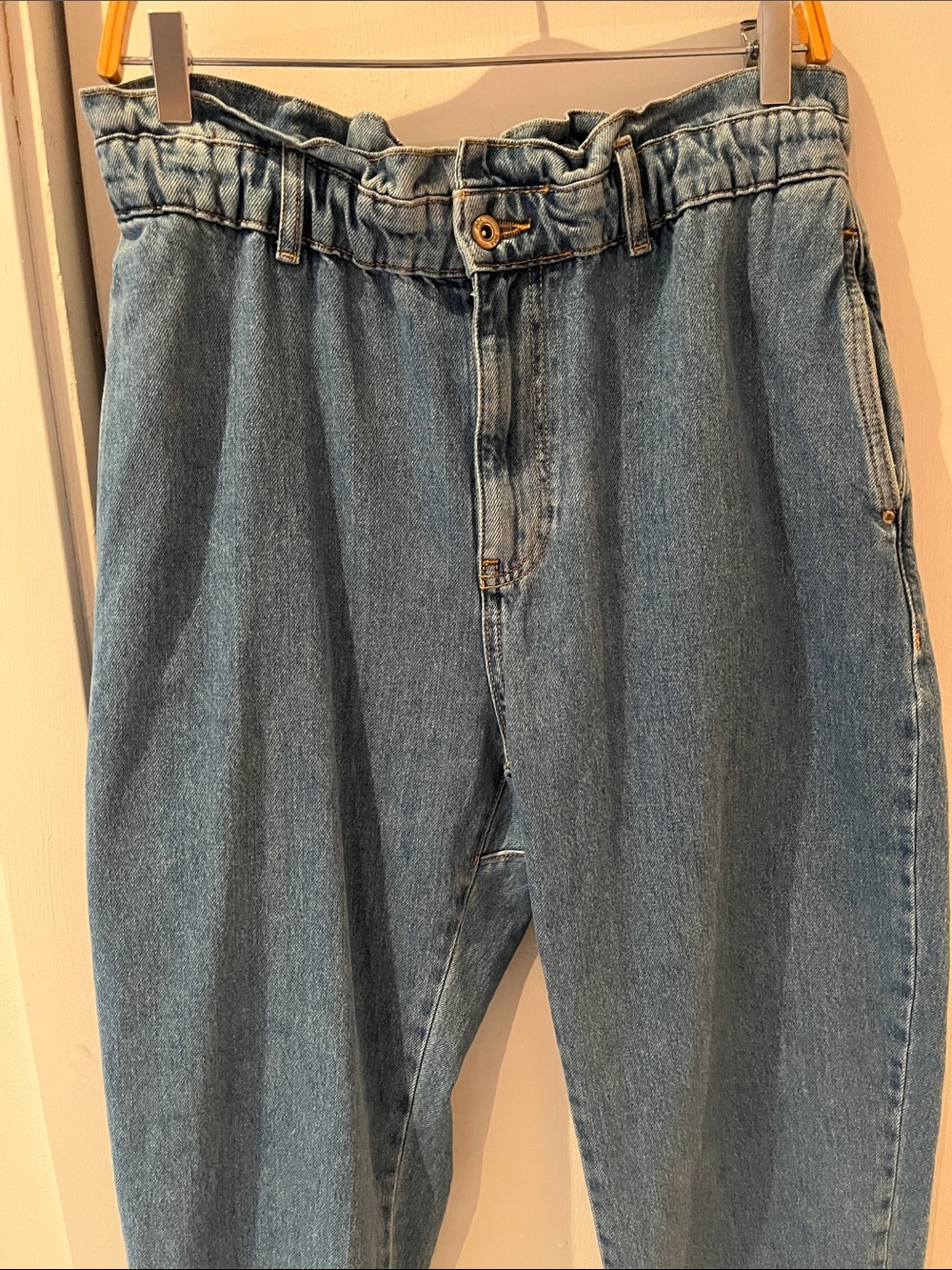 Zara High-Rise Relaxed Jeans in Light Blue Denim